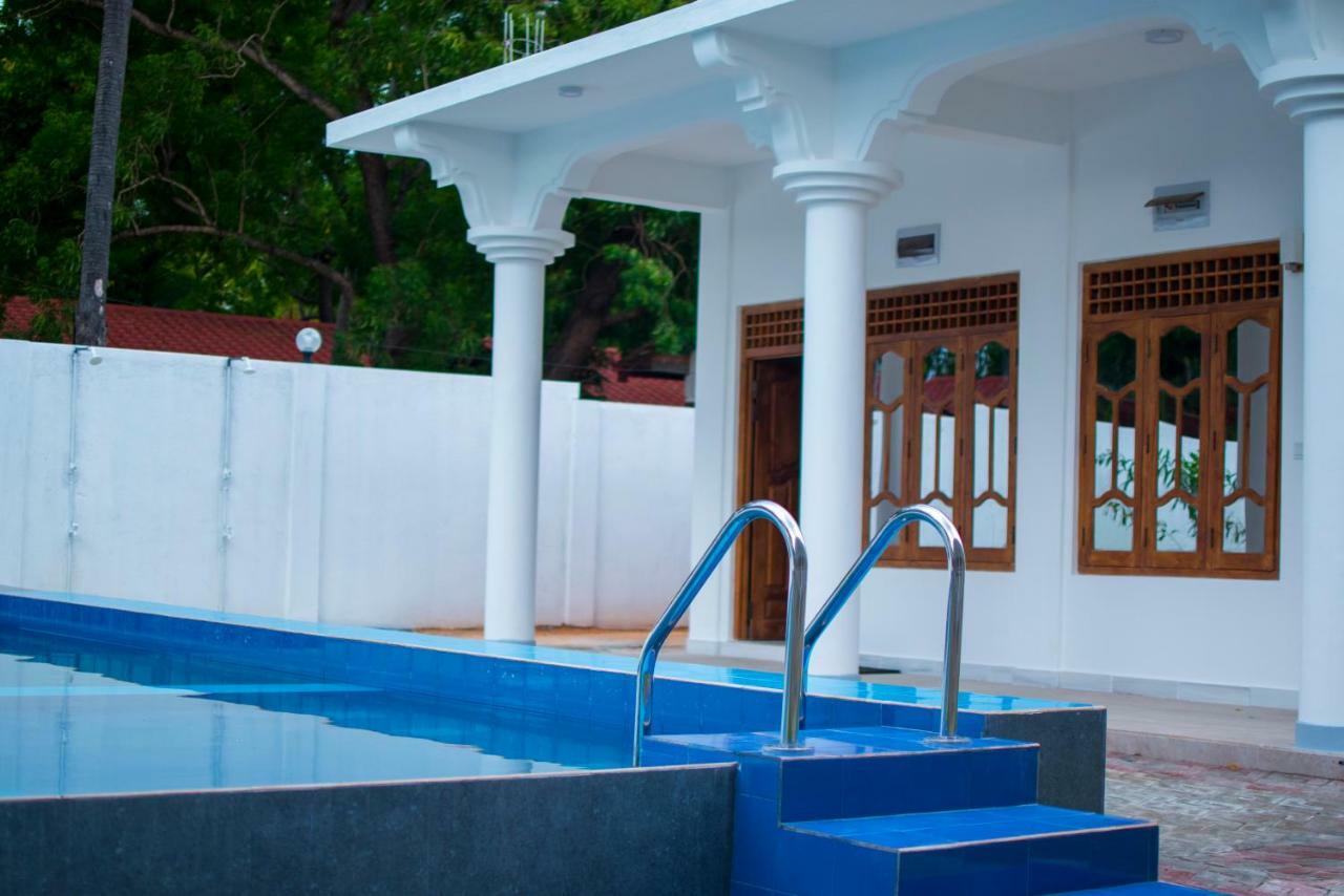 Mrd Beach Hotel Trincomalee Exterior photo
