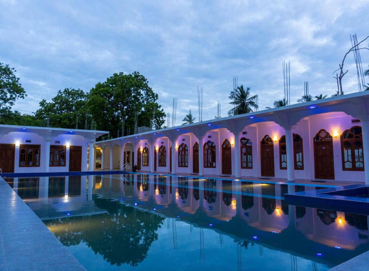 Mrd Beach Hotel Trincomalee Exterior photo