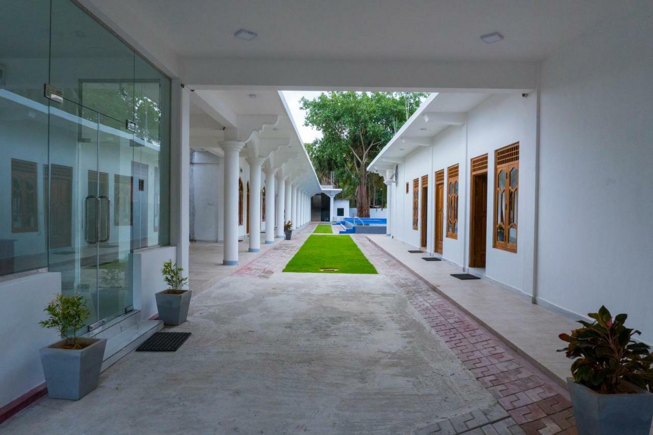 Mrd Beach Hotel Trincomalee Exterior photo